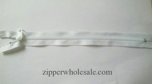 NZ101402 nylon zipper with plastic pull